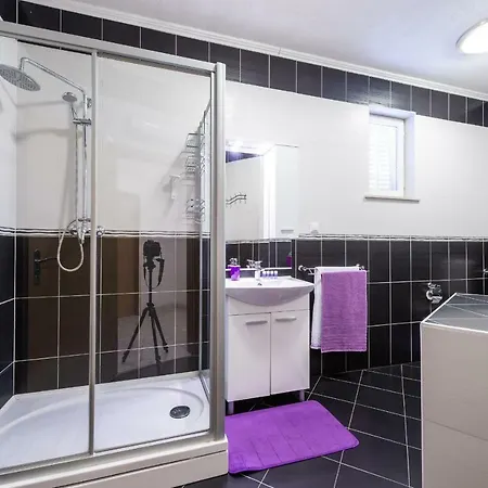 Luxury Sensation Spacious & Free Private Garage *