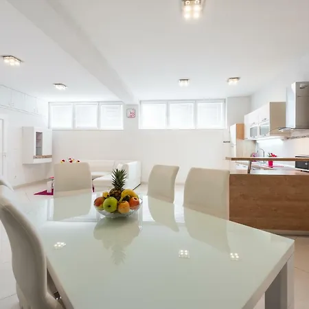 Luxury Sensation Spacious & Free Private Garage Apartament Dubrownik