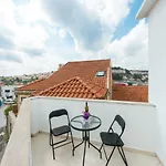 Luxury Sensation Spacious & Free Private Garage דוברובניק