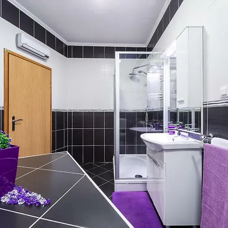 Luxury Sensation Spacious & Free Private Garage