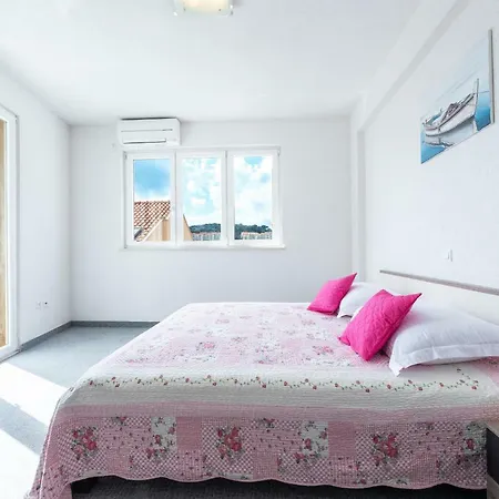 Апартаменты Luxury Sensation Spacious & Free Private Garage