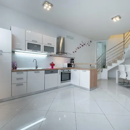 Luxury Sensation Spacious & Free Private Garage Апартаменты *