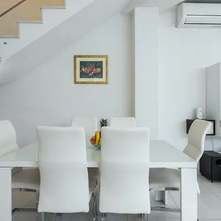 Apartman Luxury Sensation Spacious & Free Private Garage