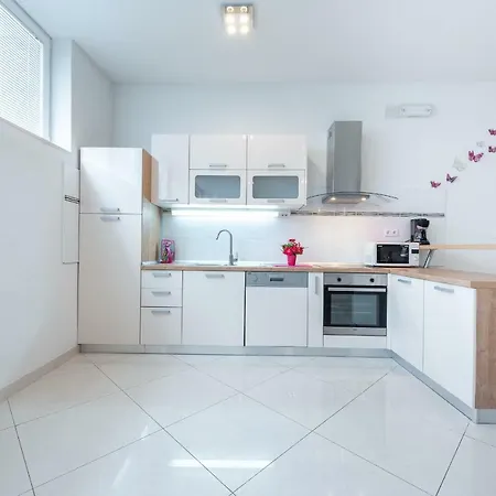 Luxury Sensation Spacious & Free Private Garage Апартаменты *