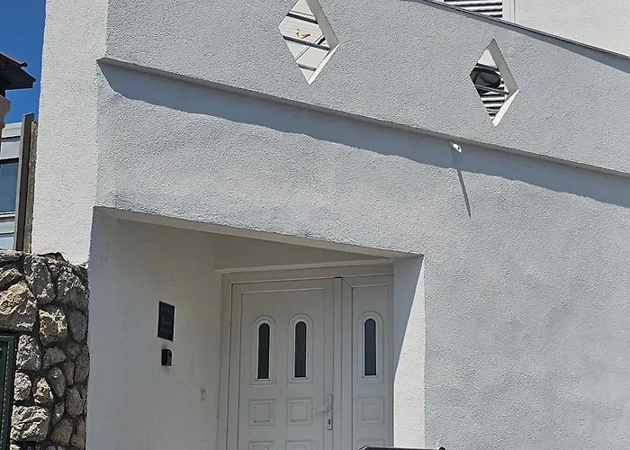 Luxury Sensation Spacious & Free Private Garage Appartement