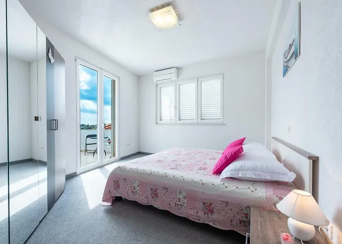 Luxury Sensation Spacious & Free Private Garage Appartement