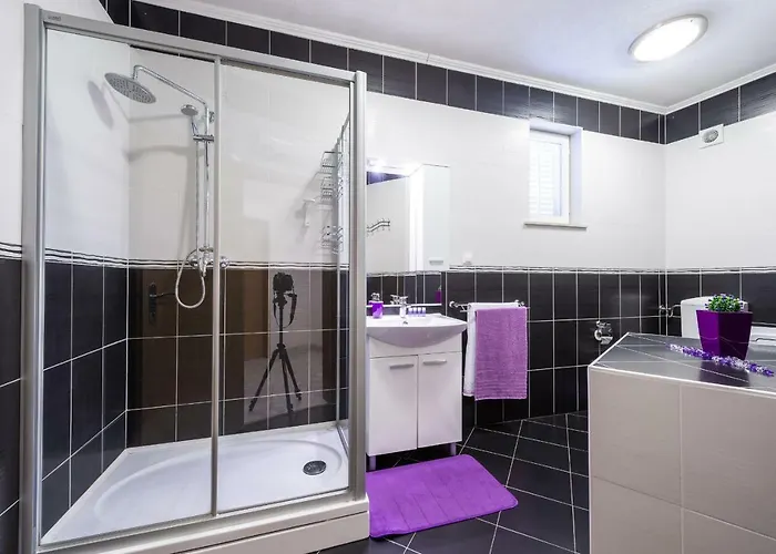 Luxury Sensation Spacious & Free Private Garage *