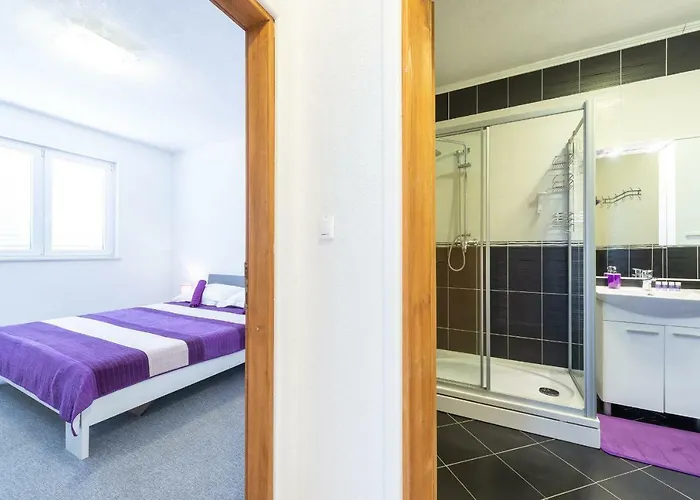 Luxury Sensation Spacious & Free Private Garage Appartement