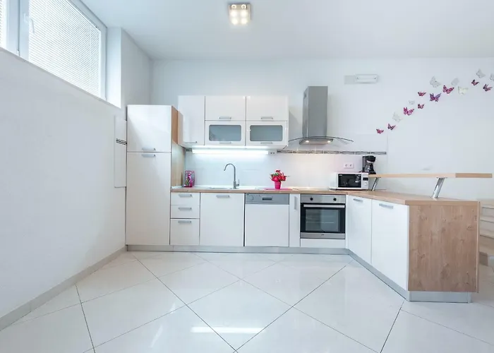 Luxury Sensation Spacious & Free Private Garage 아파트 *