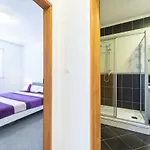 Luxury Sensation Spacious & Free Private Garage 아파트