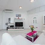 Apartment Luxury Sensation Spacious & Free Private Garage *