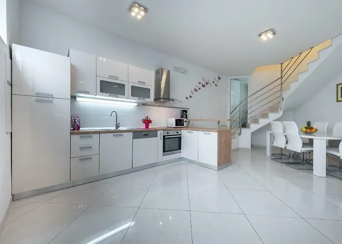 Luxury Sensation Spacious & Free Private Garage Apartament *